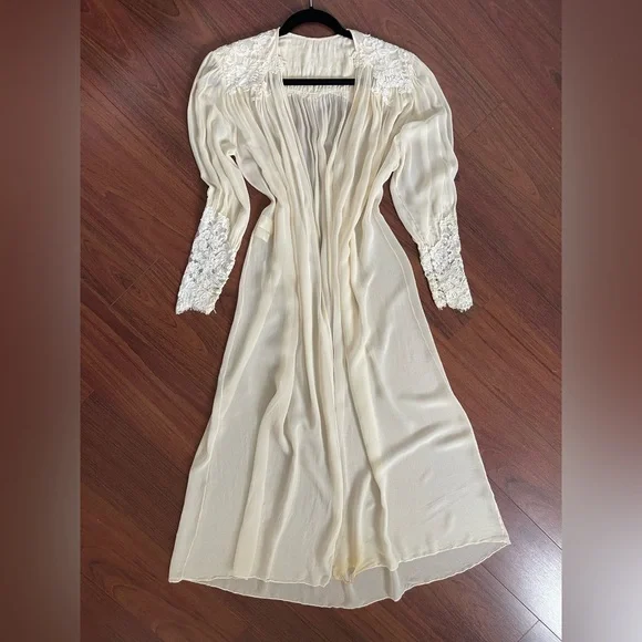 Vintage 100% silk lace wedding sheer robe victoria’s Secret original one size - Picture 11 of 16